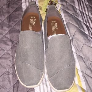 Men’s Toms slip-on